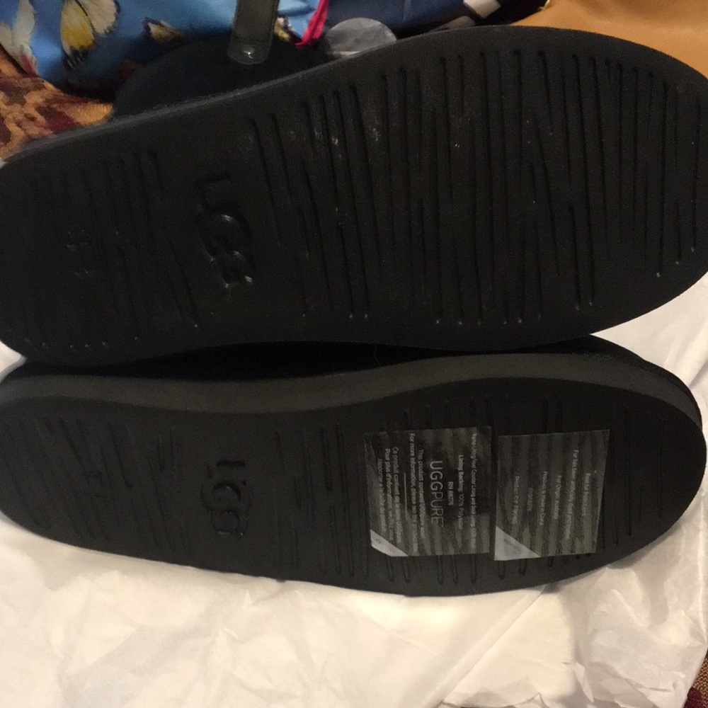 UGG - Picture 2 of 3